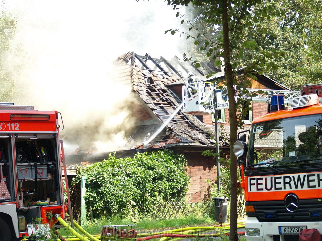Brand Schuetzenhof Neusser Landstr P5625.JPG